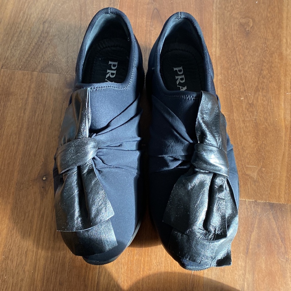 Prada Walking Shoes with a leather Bow - Picture 4 of 11